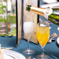 乾杯のスパークリングワインです