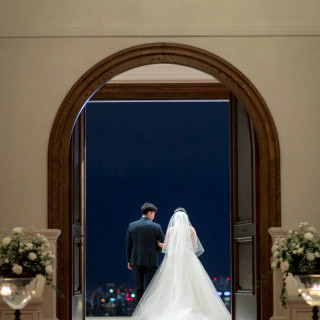 夜景に吸い込まれていくような退場