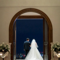 夜景に吸い込まれていくような退場