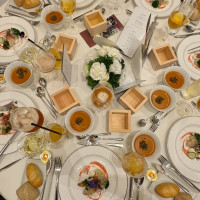 食事中のテーブル