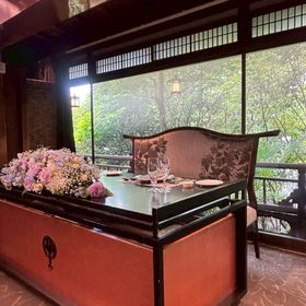 披露宴会場のメイン装花