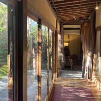 披露宴会場の廊下から見える庭が非常にきれいで落ち着けてお薦め