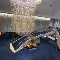 早朝の誰もいない明治記念館。