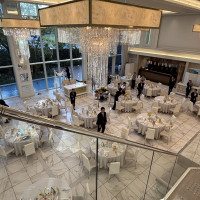 大階段からの披露宴会場