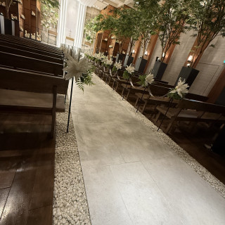 白い床のチャペル