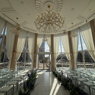 自然光がきれいに入るチャペルです。