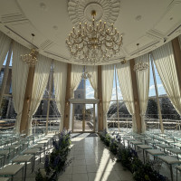 自然光がきれいに入るチャペルです。