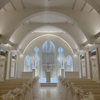 白を基調としたチャペルです。