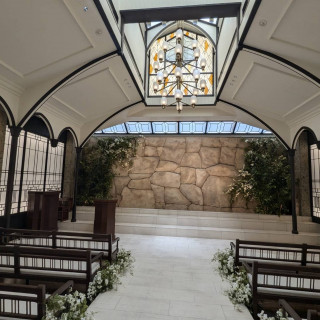 自然光が入るチャペル