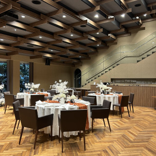 披露宴会場1 ブラウンベースでシックな印象の会場です。