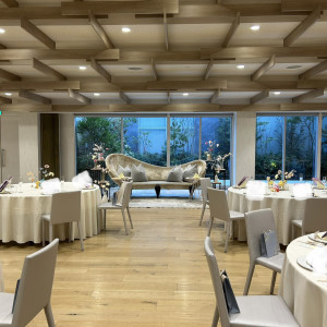 披露宴会場2 天井が高くて開放感のある会場です。|785722さんのMIRAIE Wedding(ミライエウエディング)の写真(2612832)