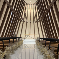 遠目から撮ったチャペルです。
天井も高く、床に下さいました。