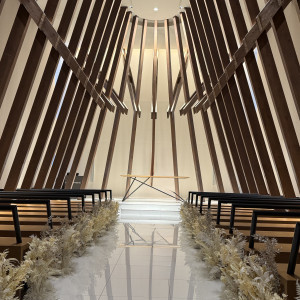 遠目から撮ったチャペルです。
天井も高く、床に下さいました。|785735さんのAnother Style（アナザースタイル）の写真(2612885)