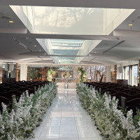 自然光が差し込んでおり、とても明るくなります。