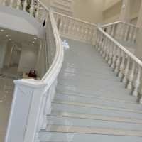 フラワーシャワーができる階段