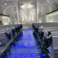 バージンロード。好きな色に光らせることができる。