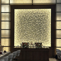 ルミエールの会場背後のお花が綺麗。少し暗く感じた。