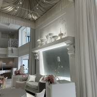 真っ白なテイストの会場もある