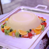 ウエディングケーキの代わりの大きなプリンです。