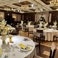 披露宴会場、邸宅風で素敵