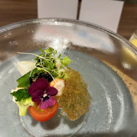 前菜、これにコーンスープのようなものをかけます。