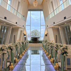 チャペルがバージンロードに反射して幻想的な雰囲気です。|785860さんの長岡ベルナールの写真(2614015)