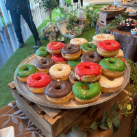 ファーストバイトはケーキではなくドーナツ