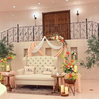 あこがれの階段上からの登場ができます。