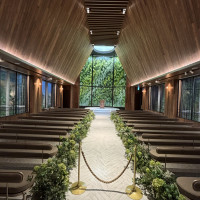 挙式会場です。グリーンが凄く映えます。