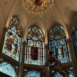 自然光が入るステンドグラスが素敵でした