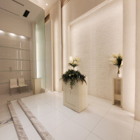 白と緑の配分が素晴らしい空間