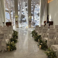 双子山の自然が見え、太陽光が入り落ち着きます。