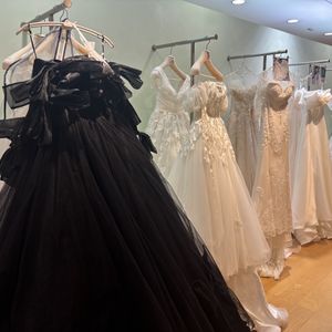 花嫁のドレスです。たくさん種類がありました。|785972さんの宮の森フランセス教会の写真(2662047)