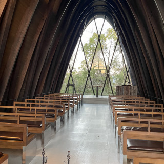 木々に囲まれたチャペル