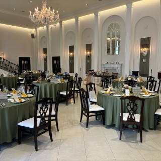 ヴィクトリアハウスの披露宴会場
ホワイト×ブラウンカラー