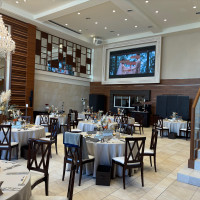 披露宴会場2つ目。入り口から見て左側にモニターとありました。