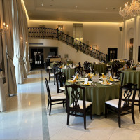 ヴィクトリアハウスの披露宴会場
左側が庭になります