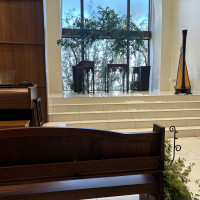 木の椅子は雰囲気と合っていましたが、硬いです。