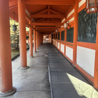 朱色の建物が魅力。花嫁行列も可能。