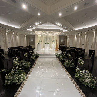 挙式会場はこんな感じです。
お花は課金していません。