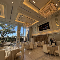 モニターの下にはオープンキッチンもあります。