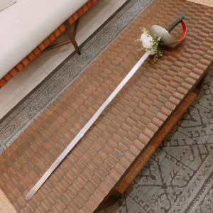 ケーキ入刀用の自作フェンシングブレード|786150さんの茅ヶ崎迎賓館/テイクアンドギヴ・ニーズウェディングの写真(2615790)