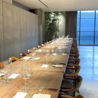 新郎新婦とゲストで囲む流しテーブル