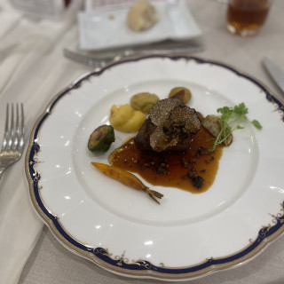 牛フィレ肉とフォアグラのソテートリュフソース～ロッシーニ風～