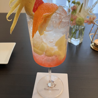 試食した飲み物。フルーツが入っている。