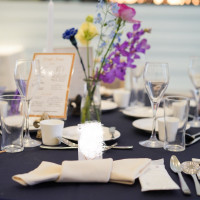 テーブルクロスと、花の雰囲気が合うように準備してもらいました