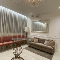 ホワイエの机がおしゃれです。