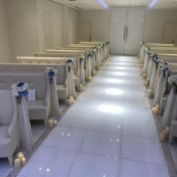 白い椅子が柔らかく、お年寄りにもやさしいです。