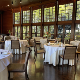 滝が見える披露宴会場