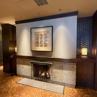 控室近くの暖炉